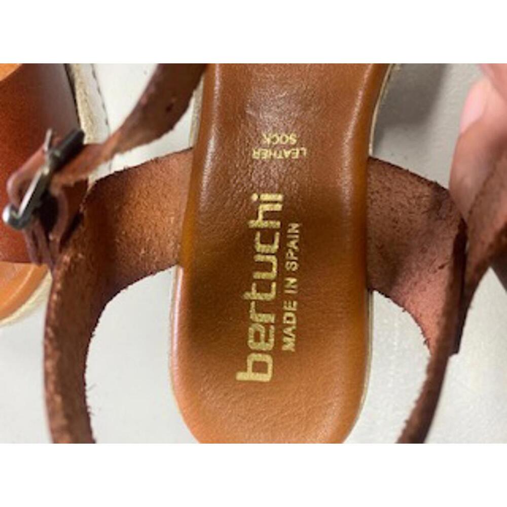 Luxurious Brown Leather Sandals - Picture 2 of 6